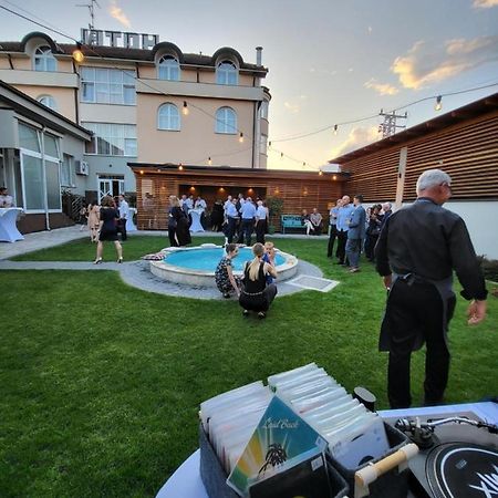 Hotel Ðakovo Eksteriør bilde