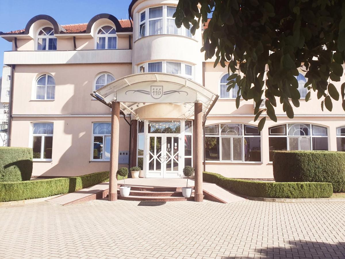 Hotel Ðakovo Eksteriør bilde