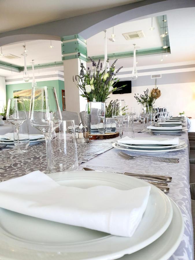 Hotel Ðakovo Eksteriør bilde
