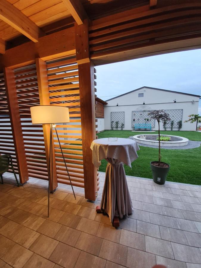 Hotel Ðakovo Eksteriør bilde