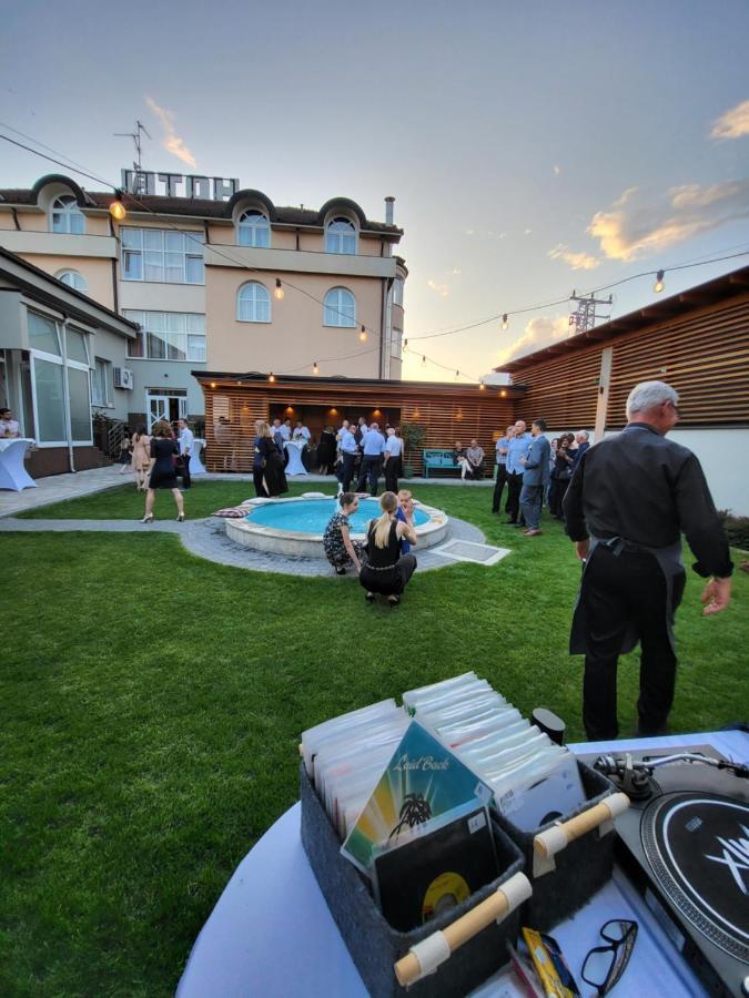 Hotel Ðakovo Eksteriør bilde