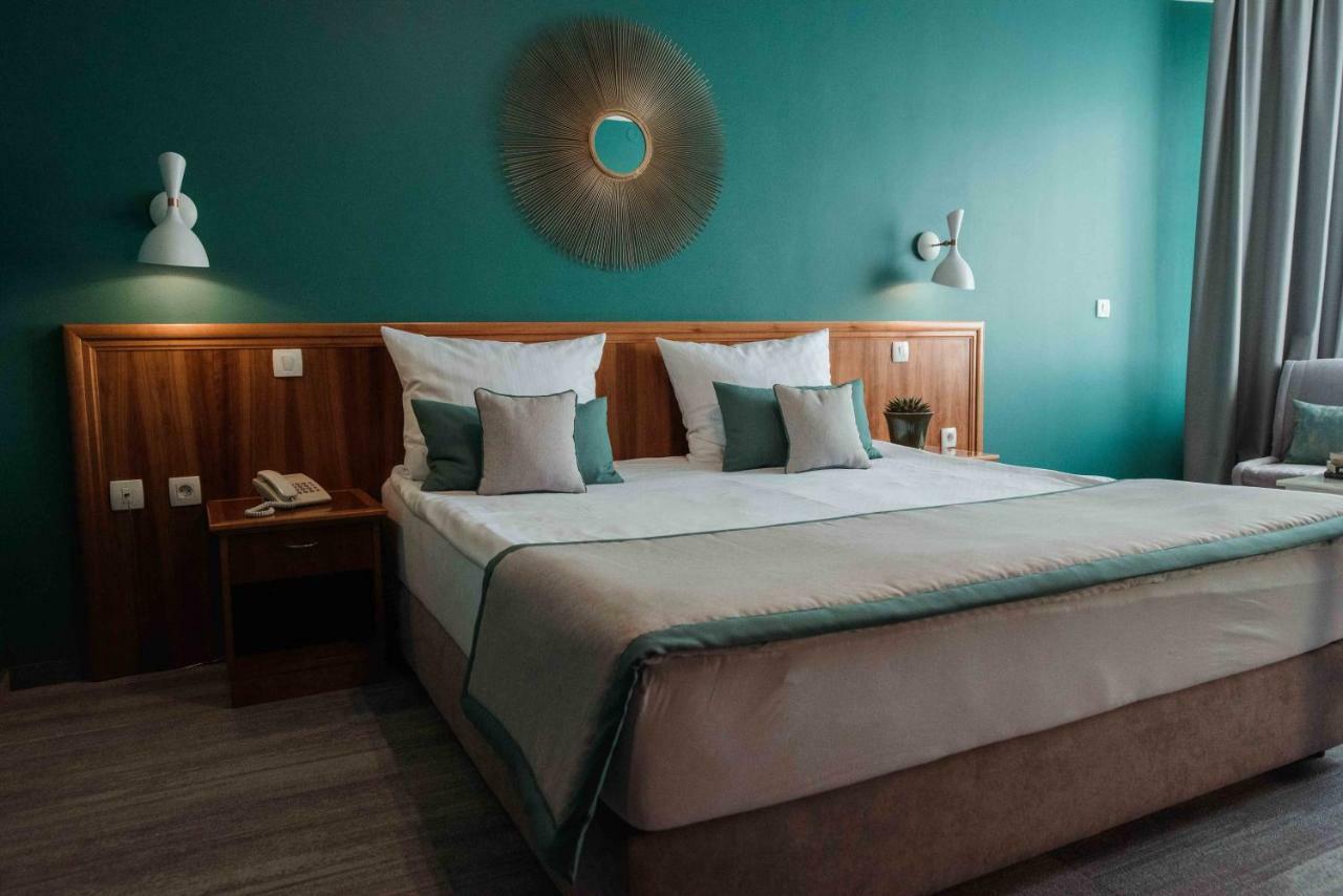 Hotel Ðakovo Eksteriør bilde