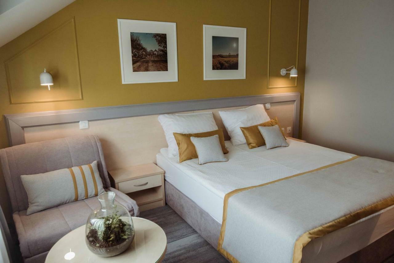 Hotel Ðakovo Eksteriør bilde
