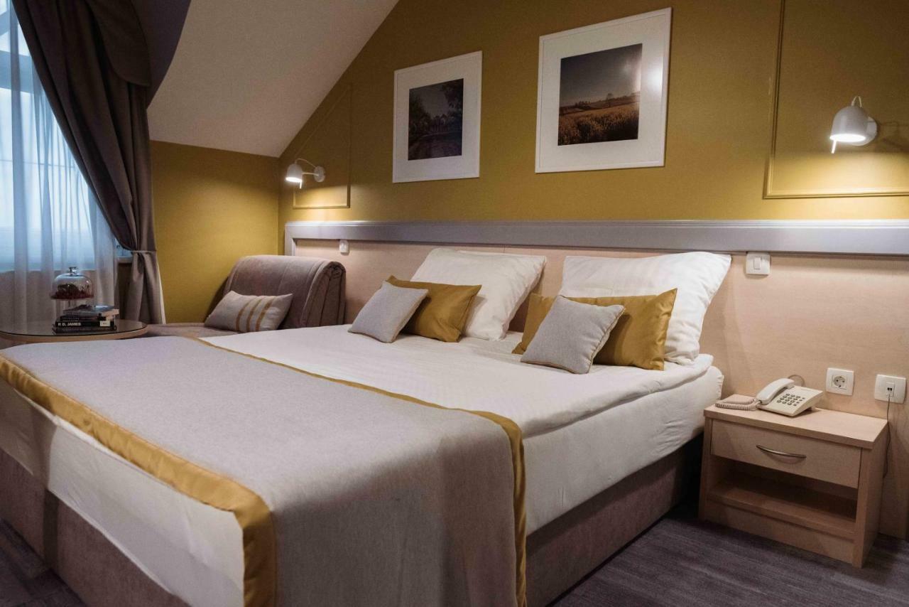 Hotel Ðakovo Eksteriør bilde