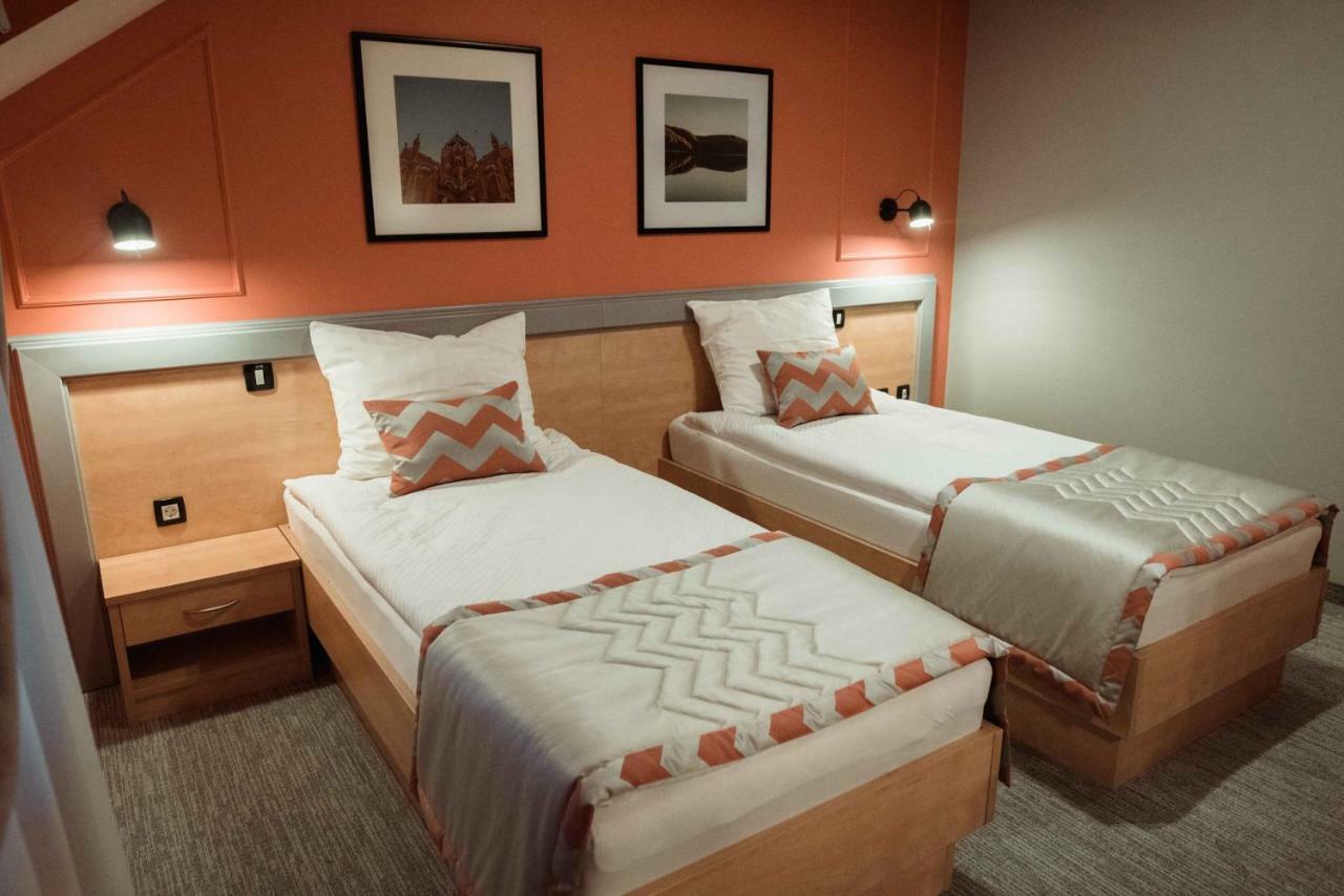 Hotel Ðakovo Eksteriør bilde