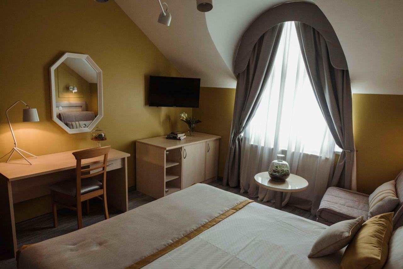 Hotel Ðakovo Eksteriør bilde