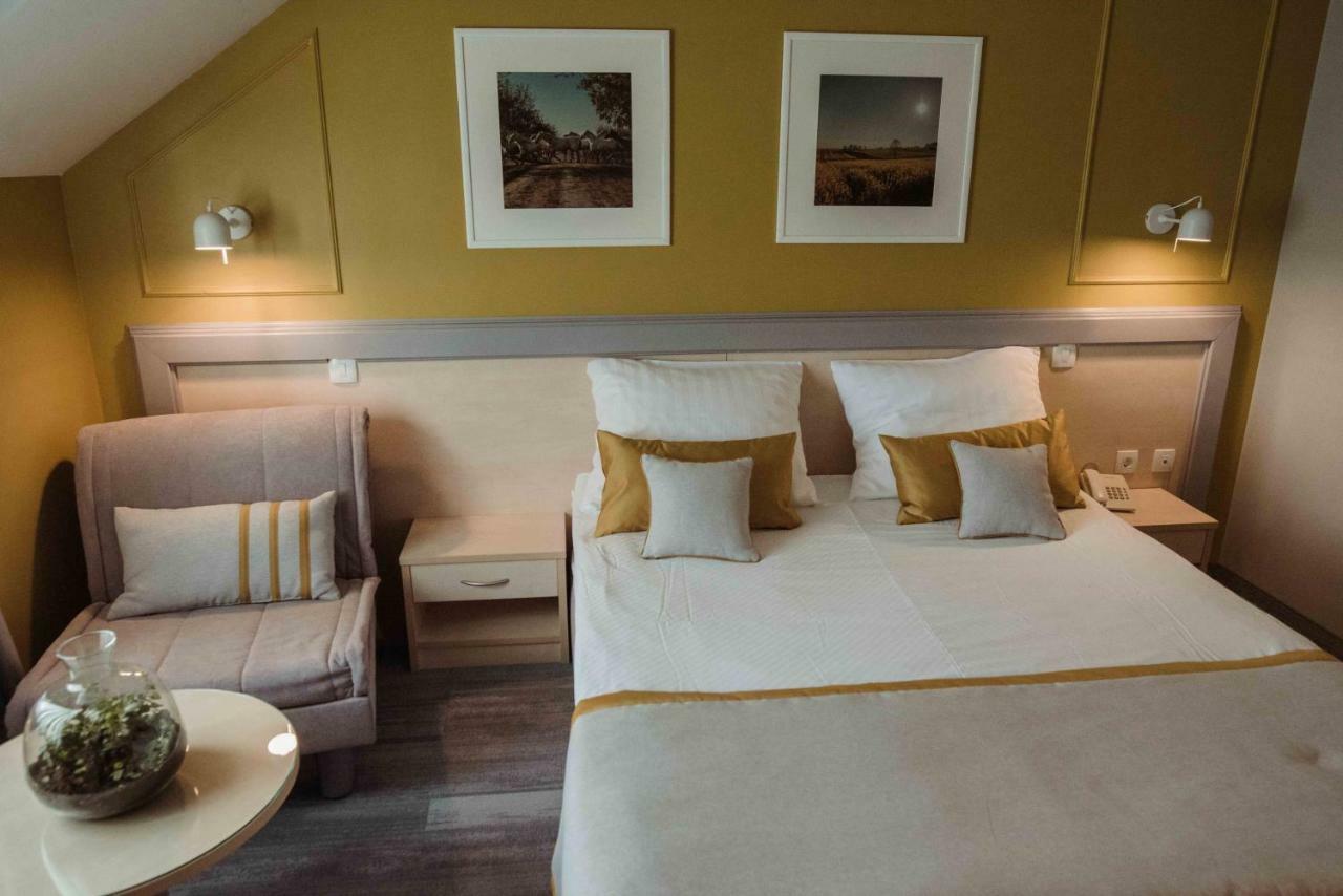 Hotel Ðakovo Eksteriør bilde
